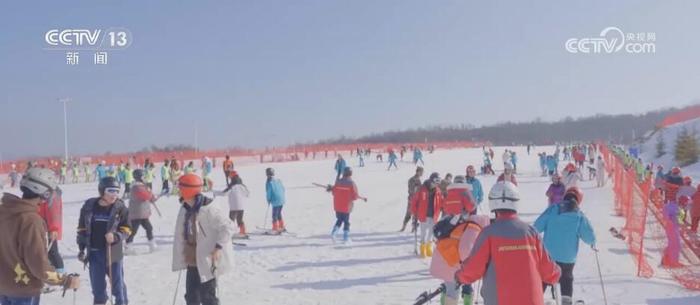 多地冬季旅游活动丰富，冰雪经济持续繁荣