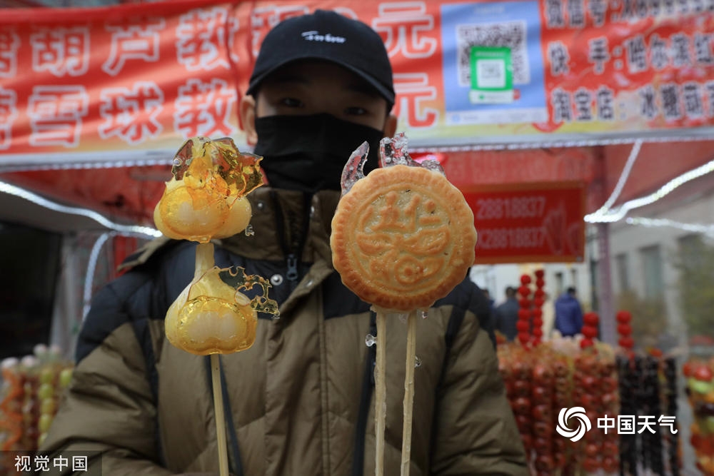 女子熬糖水意外炼出石油，厨艺探索中的意外惊喜