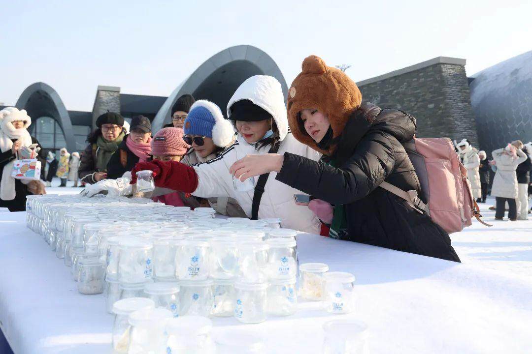 郭晶晶一家体验冬奥魅力，畅享冰雪大世界乐趣