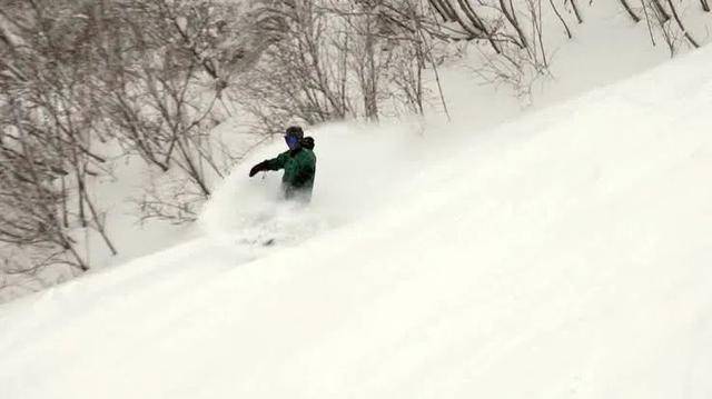 中国籍男游客在日本滑雪场不幸身亡，享年32岁，痛心事件揭秘