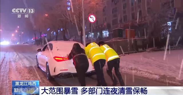 河南车主暴雪被困挑战中的坚韧与力量，12小时的坚守与勇气