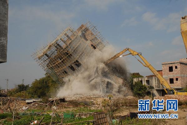 宁夏某小区楼体地基下沉，原因揭秘与应对措施迅速启动