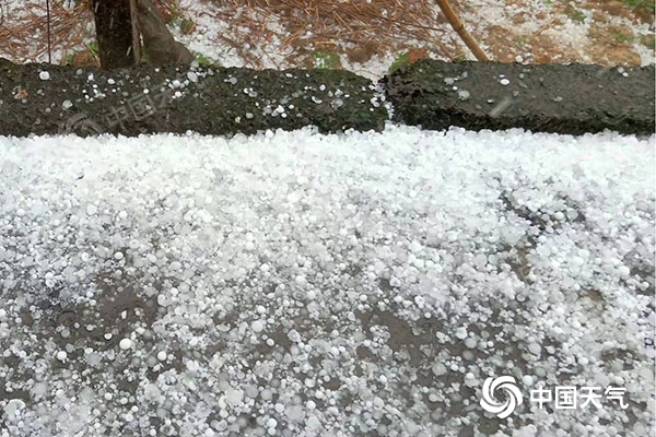 广东湖南遭遇极端天气，雷暴大风与冰雹侵袭